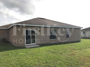 1811 S Biscayne Dr in North Port, FL - Building Photo - Building Photo