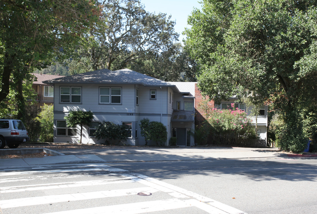 1155 Sir Francis Drake Blvd in Kentfield, CA - Foto de edificio