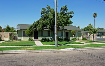 Vintage Court Apartments in Fresno, CA - Building Photo - Building Photo