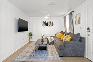 3906 E Powhatan Ave in Tampa, FL - Building Photo