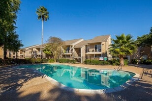 Hacienda Bonita Apartments in Houston, TX - Building Photo