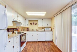 501 17th St SE, Unit N29-03 in Puyallup, WA - Building Photo - Building Photo
