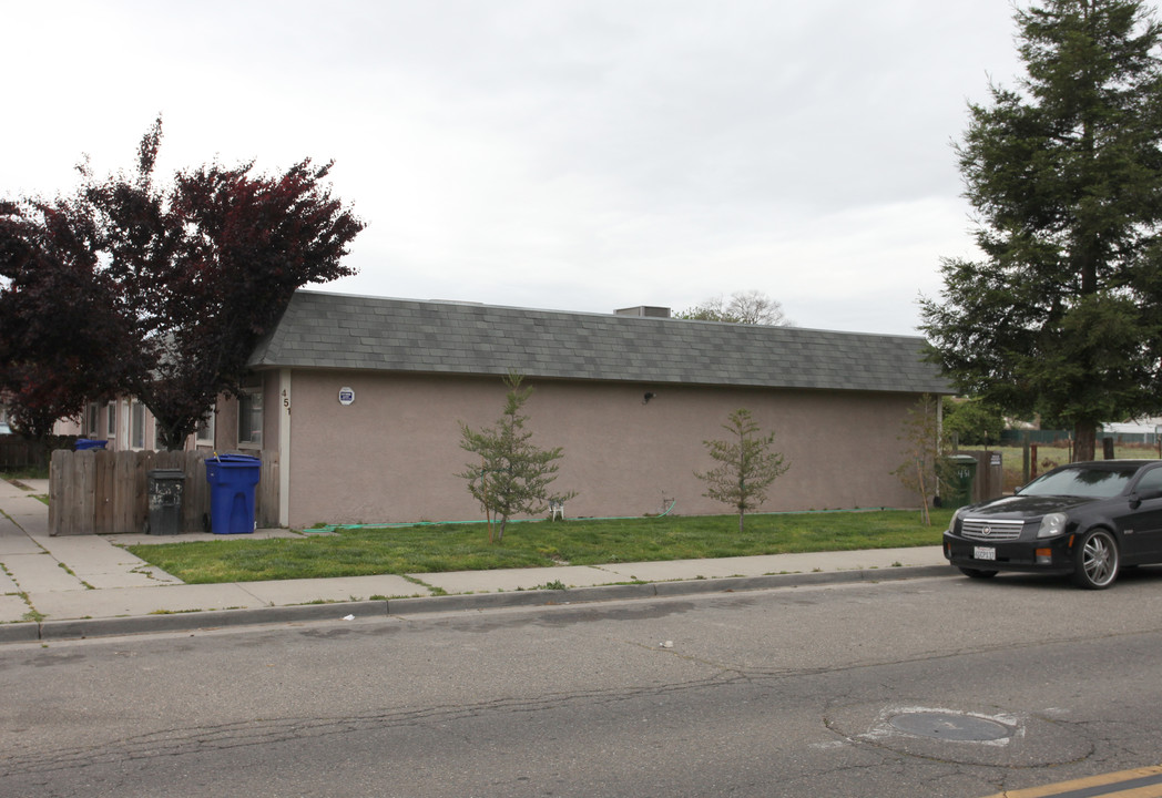 451 S Berkeley Ave in Turlock, CA - Building Photo