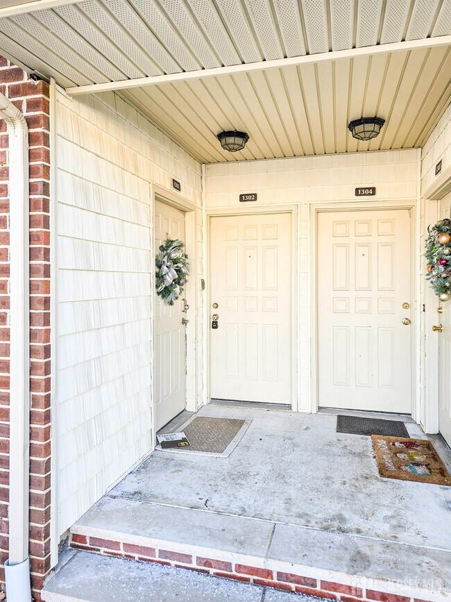 1302 Bradley Ct in Princeton, NJ - Foto de edificio - Building Photo