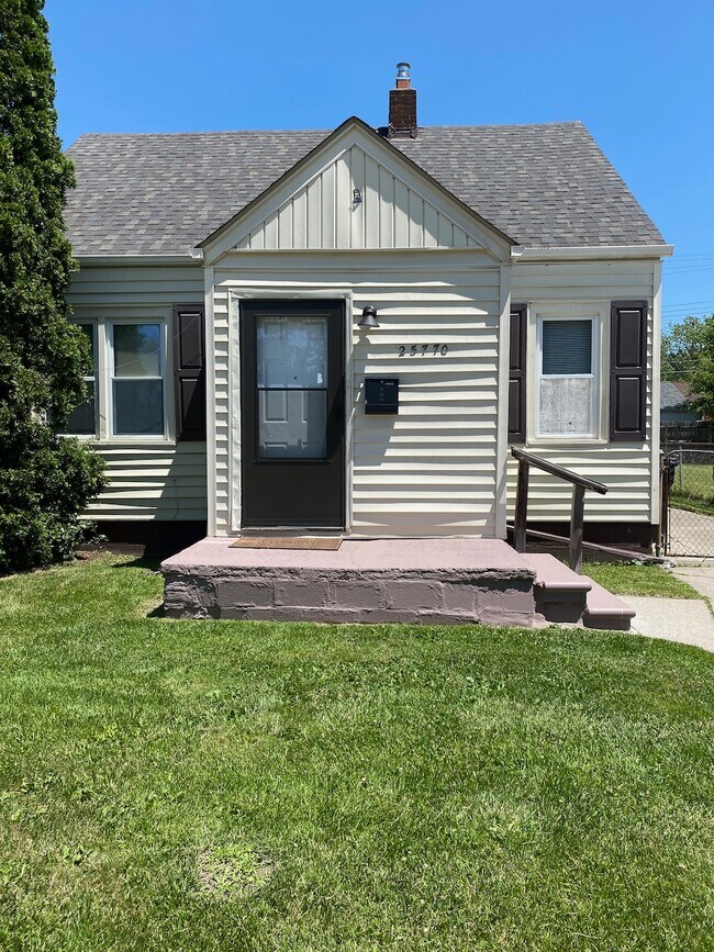 25770 Leach St Rentals in Roseville, MI