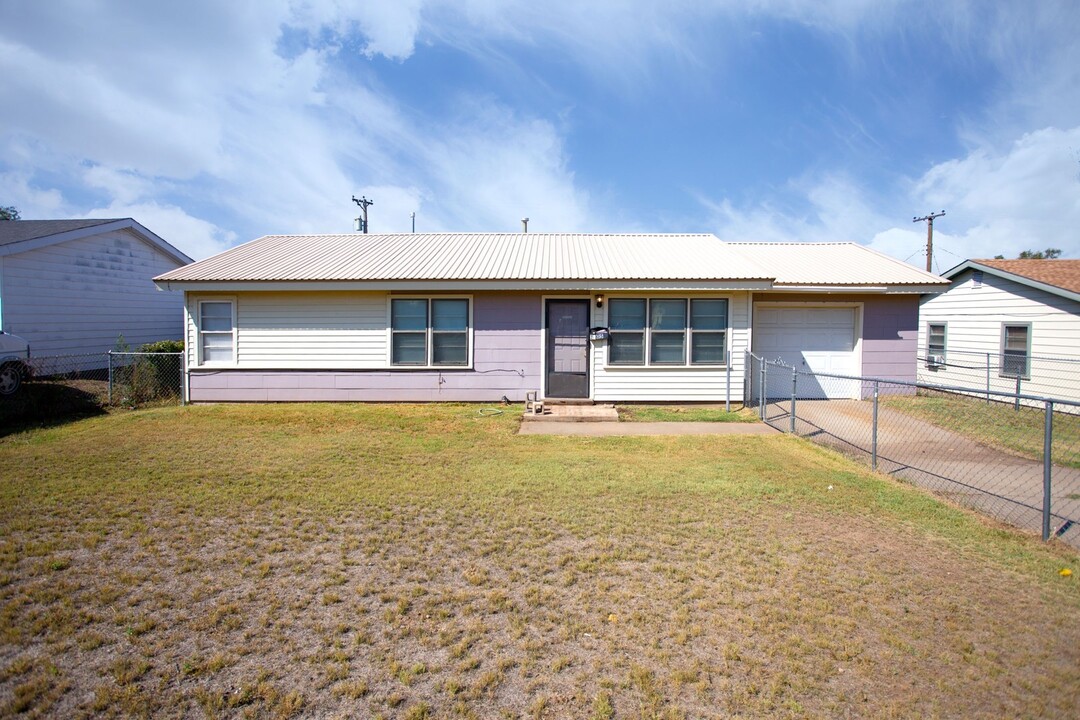 2405 Orange St in Amarillo, TX - Building Photo