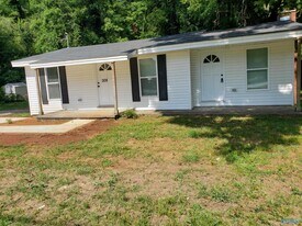 2108 Pulaski Pike NW in Huntsville, AL - Building Photo