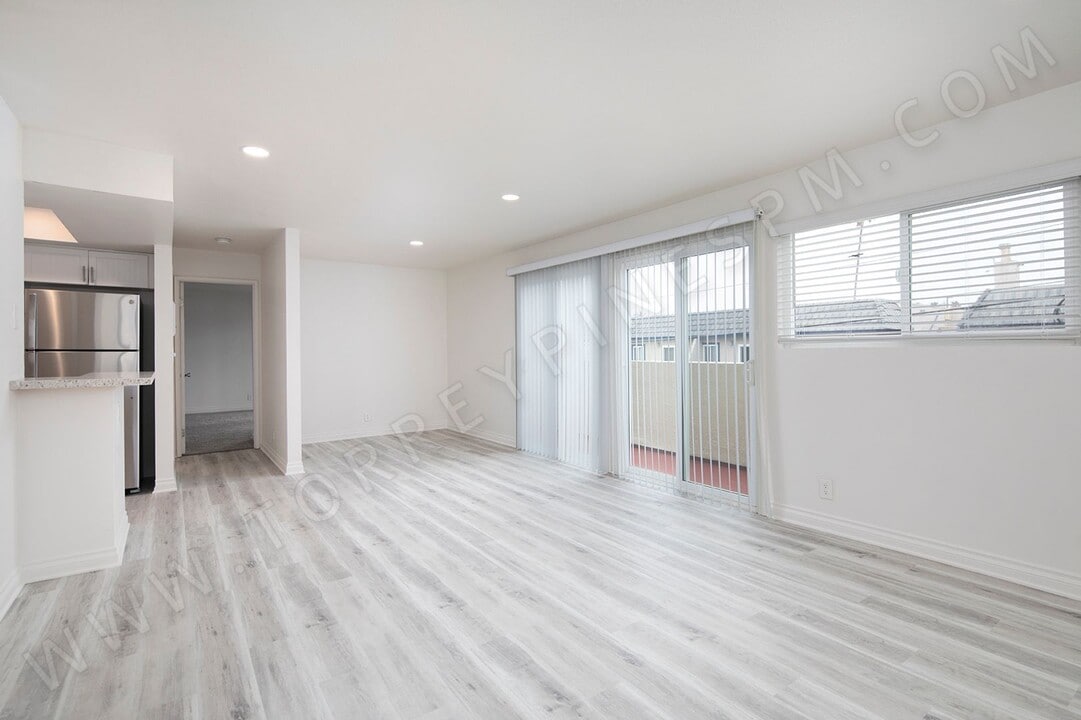 933 Seacoast Dr in Imperial Beach, CA - Building Photo