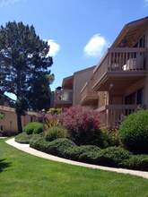 300 Glenwood Cir in Monterey, CA - Building Photo - Building Photo