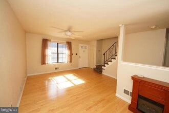 39 Quail Run Dr in Jamesburg, NJ - Building Photo - Building Photo