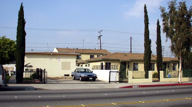 6155 Gage Ave in Bell Gardens, CA - Building Photo - Building Photo