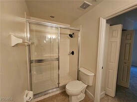 4104 Bellasol Cir in Ft. Myers, FL - Building Photo