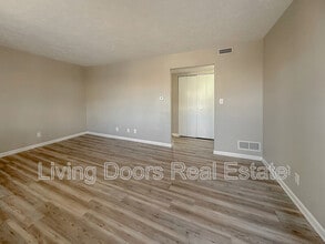 4717 Gladstone St in Lincoln, NE - Building Photo - Building Photo