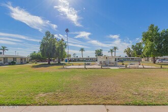 10612 W Oakmont Dr in Sun City, AZ - Building Photo - Building Photo