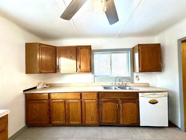 923 Franklin Ave in New Castle, PA - Foto de edificio - Building Photo