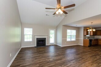 7443 Hidden Creek Dr in Charlotte, NC - Foto de edificio - Building Photo