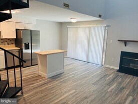 88 Bridgewater Dr in Evesham, NJ - Building Photo