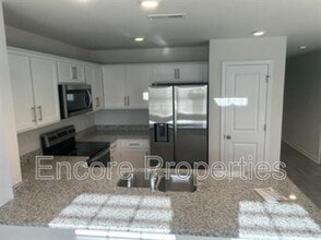 18 March Crk Dr in Fuquay Varina, NC - Building Photo - Building Photo