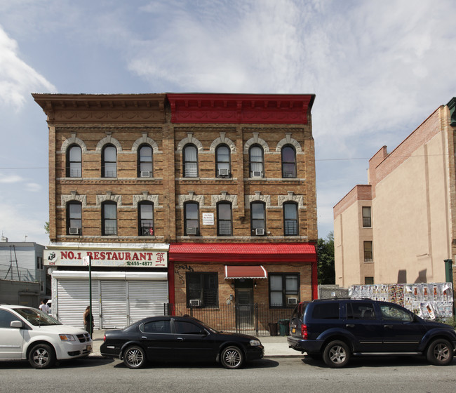 822 Knickerbocker Ave in Brooklyn, NY - Building Photo - Building Photo