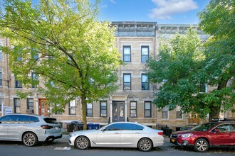 2050 Gates Ave in Flushing, NY - Building Photo - Building Photo