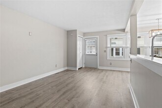 34 Arrowhead Way S in Fairport, NY - Foto de edificio - Building Photo