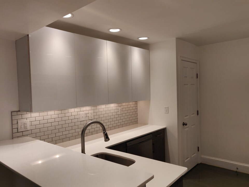 100 Saint Botolph St, Unit 9 in Boston, MA - Building Photo