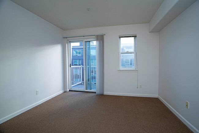 Sunrise Cascade in Seattle, WA - Building Photo - Interior Photo