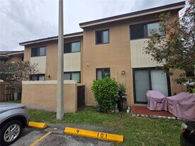 15439 SW 80th St in Miami, FL - Building Photo