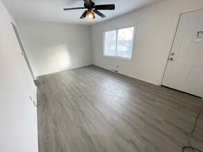 2537 Lynner Dr in Des Moines, IA - Foto de edificio - Building Photo