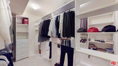 118 S Clark Dr in Los Angeles, CA - Building Photo - Building Photo