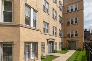 1933 W Crystal St, Unit J06P in Chicago, IL - Building Photo