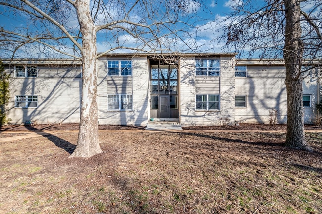 160 Cumberland Pk Ct, Unit F in Ballwin, MO - Building Photo - Building Photo