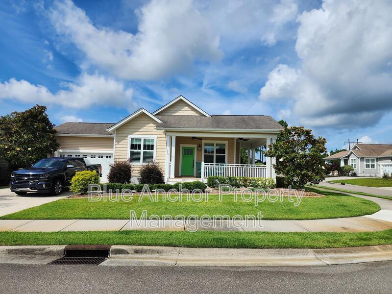 821 Wildflower Dr in Holly Ridge, NC - Foto de edificio