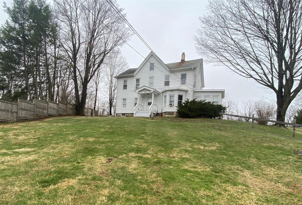 94 Sanfordville Rd in Warwick, NY - Building Photo