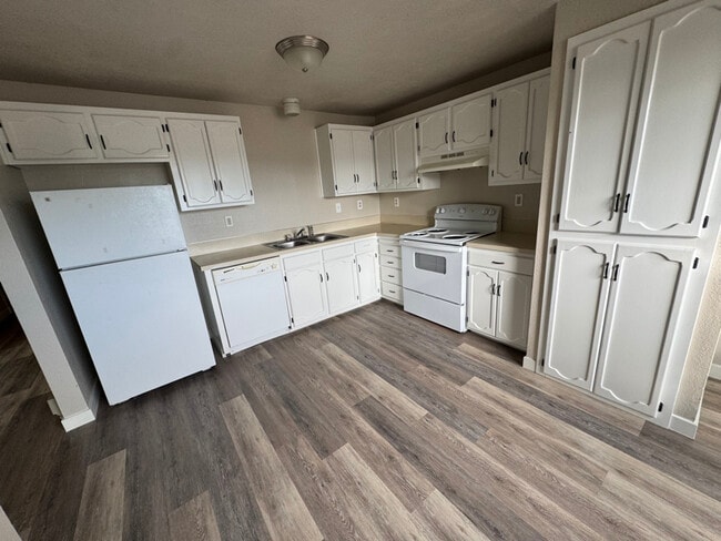 6557 W Douglas St in Boise, ID - Building Photo - Building Photo