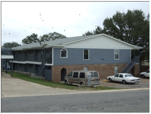 Wedgewood Estates Apartments in Devine, TX - Building Photo