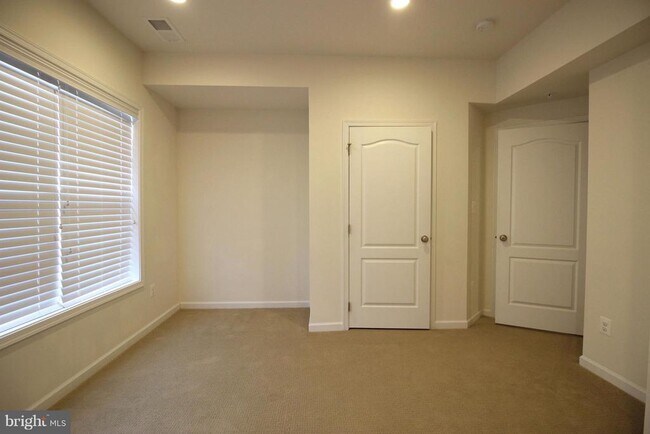 43125 Shore Square in Ashburn, VA - Building Photo - Building Photo