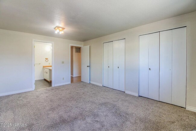1105 S 43rd Ave in Yakima, WA - Building Photo - Building Photo