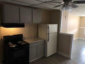 337 S Lincoln Ave, Unit Apartment 1 in Lakeview, MI - Building Photo - Building Photo