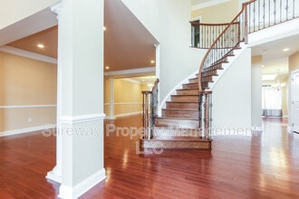 17 Greylynne Dr in Monroe Township, NJ - Building Photo - Building Photo