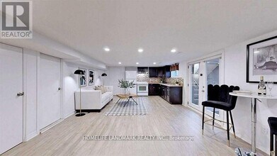 8 Clydebank Blvd in Toronto, ON - Building Photo - Building Photo