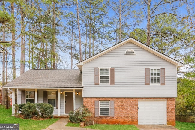 property at 2453 Crestdale Cir SE