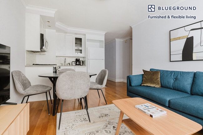 50 W 97th St in New York, NY - Foto de edificio - Building Photo