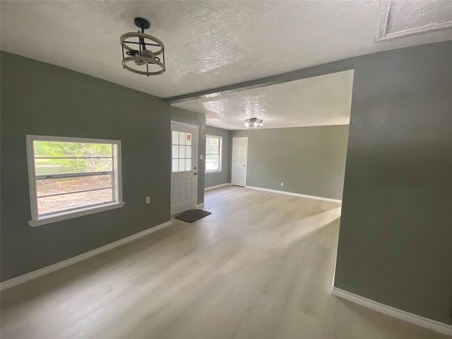 13068 TX-146 in Liberty, TX - Building Photo - Building Photo