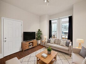 208 Wilson St in Hamilton, ON - Building Photo