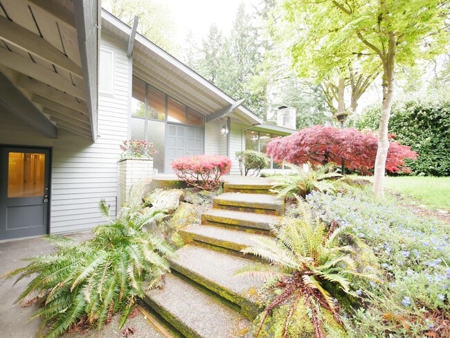 14469 NE 12th Pl in Bellevue, WA - Building Photo - Building Photo