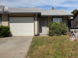 5113-5115 Shell St in North Highlands, CA - Building Photo