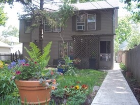 3026 Park Pl, Unit Coach House in Evanston, IL - Building Photo