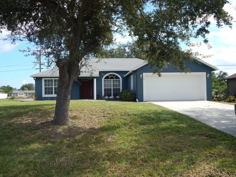 132 SW Elderberry Dr in Port St. Lucie, FL - Building Photo