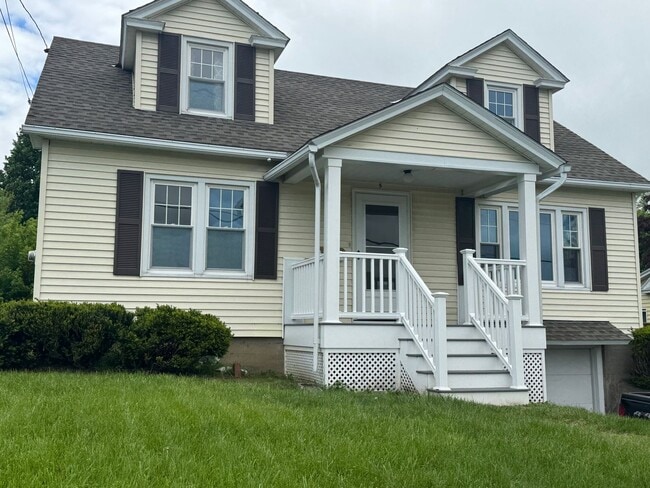 property at 5 E Walnut St
